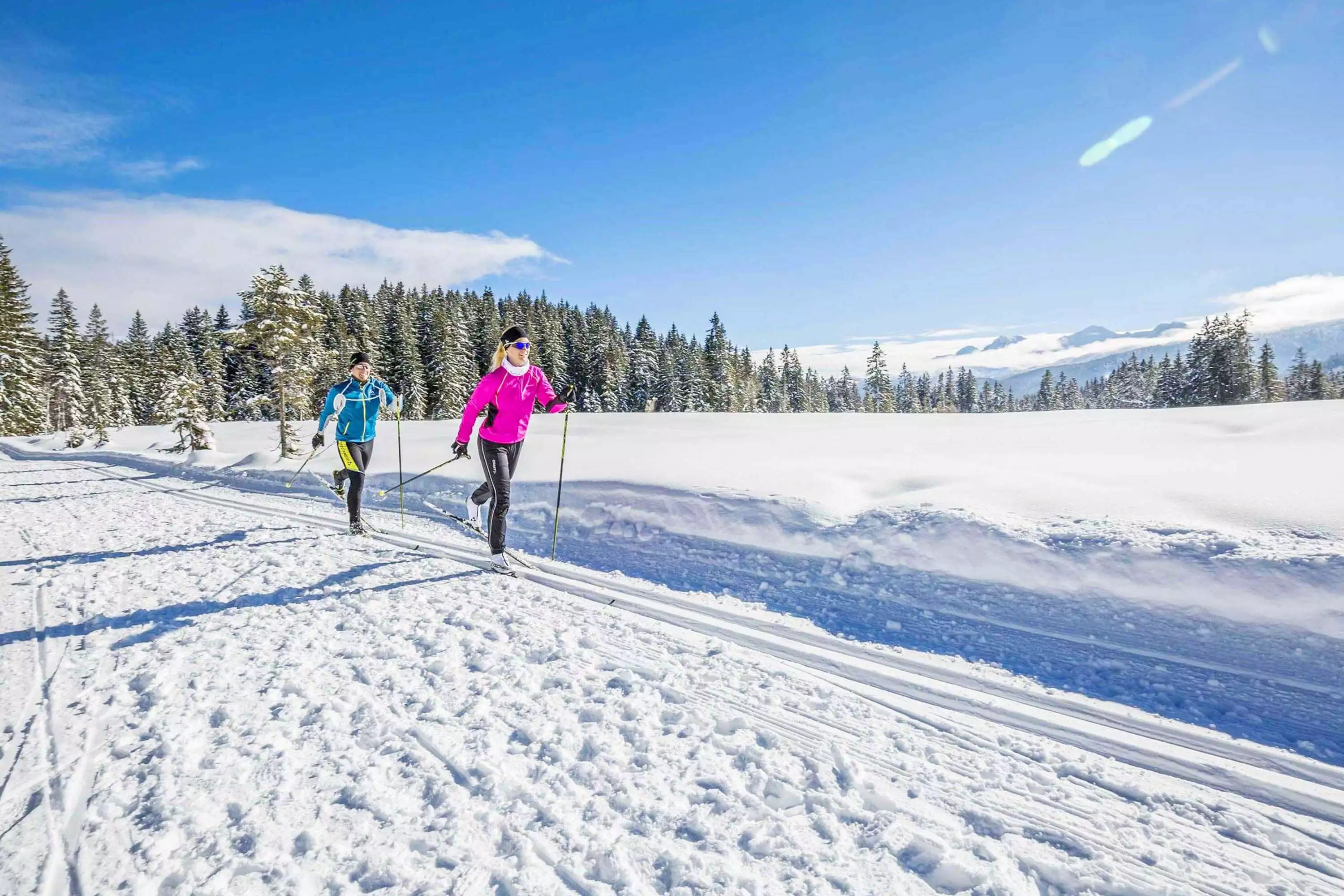 Wintersport Skifahren Rodeln Langlaufen